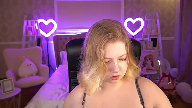 Snapshot of Tinker_Belll chatting on March 4, 7:32 pm Tinker Belll online show from March 4, 7:32 pm