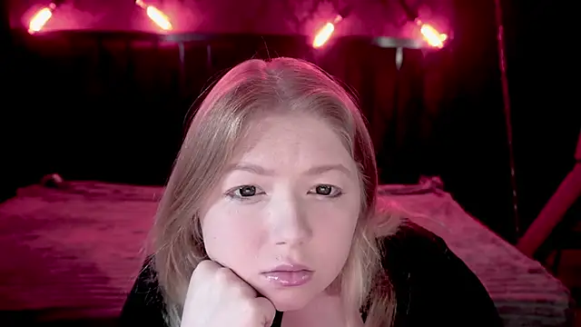 Snapshot of Tinker_Belll chatting on October 19, 7:14 pm Tinker Belll online show from October 19, 7:14 pm