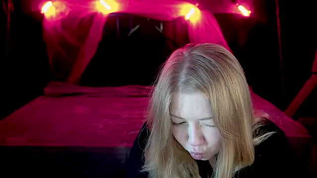 Snapshot of Tinker_Belll chatting on November 13, 2:38 pm Tinker Belll online show from November 13, 2:38 pm