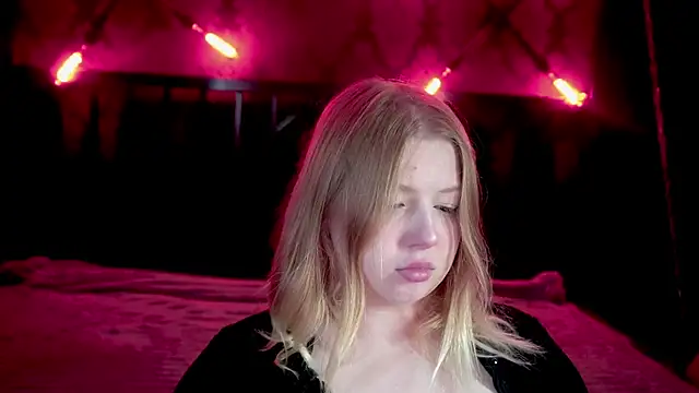 Snapshot of Tinker_Belll chatting on November 15, 7:54 pm Tinker Belll online show from November 15, 7:54 pm