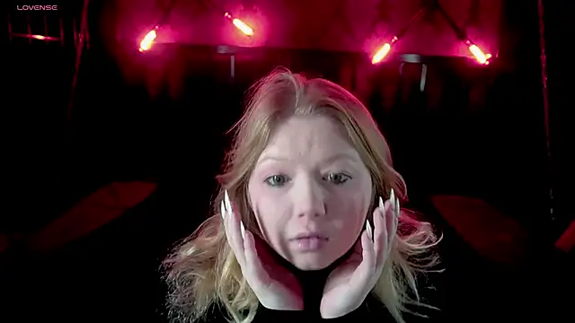 Snapshot of Tinker_Belll chatting on November 24, 8:08 pm Tinker Belll online show from November 24, 8:08 pm