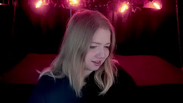 Snapshot of Tinker_Belll chatting on December 14, 8:13 pm Tinker Belll online show from December 14, 8:13 pm