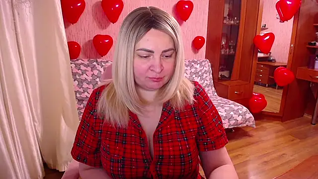 Snapshot of -MeowMeow chatting on February 17, 1:40 pm -MeowMeow online show from February 17, 1:40 pm