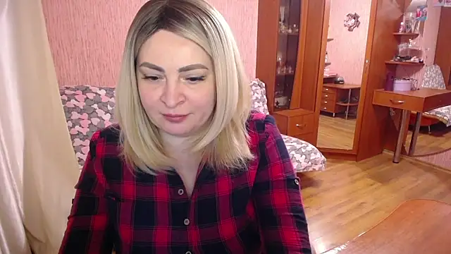 Snapshot of -MeowMeow chatting on April 21, 4:56 pm -MeowMeow online show from April 21, 4:56 pm