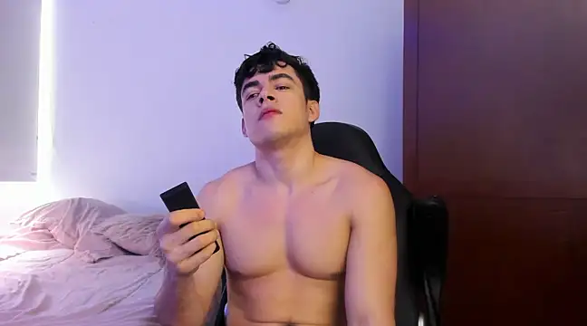 Lucian Gomez  online show from December 11, 7:03 pm