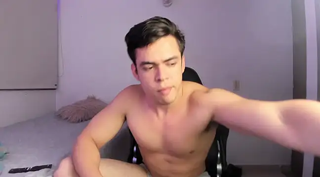 Lucian Gomez  online show from February 6, 5:14 am
