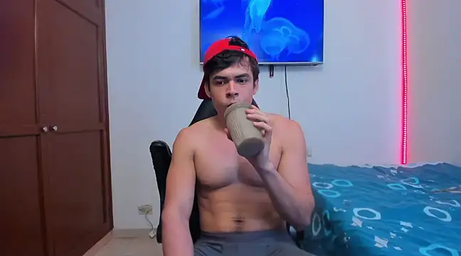 Lucian Gomez  online show from March 4, 1:17 pm