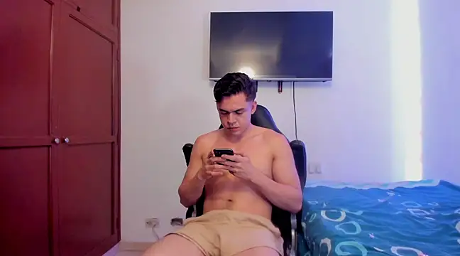 Lucian Gomez  online show from March 5, 2:56 pm