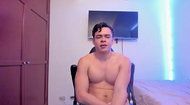 Lucian Gomez  online show from March 11, 3:23 pm
