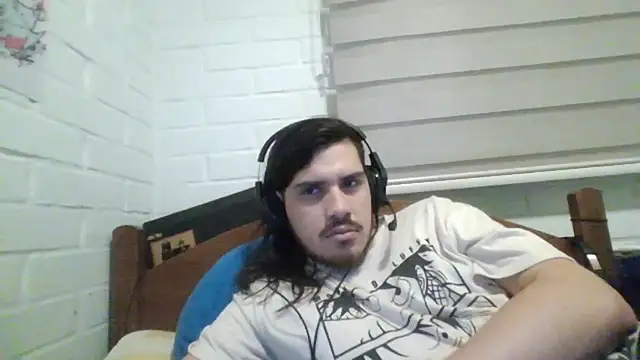 Snapshot of hung_weeb chatting on January 13, 1:02 am hung weeb online show from January 13, 1:02 am