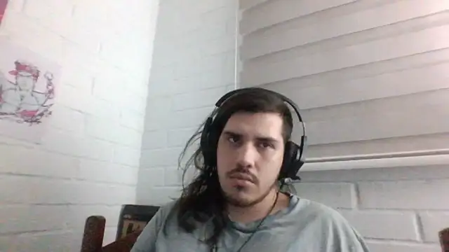 Snapshot of hung_weeb chatting on February 15, 2:04 am hung weeb online show from February 15, 2:04 am