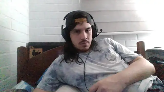 Snapshot of hung_weeb chatting on February 18, 4:37 am hung weeb online show from February 18, 4:37 am