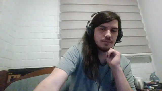 Snapshot of hung_weeb chatting on October 16, 3:51 am hung weeb online show from October 16, 3:51 am