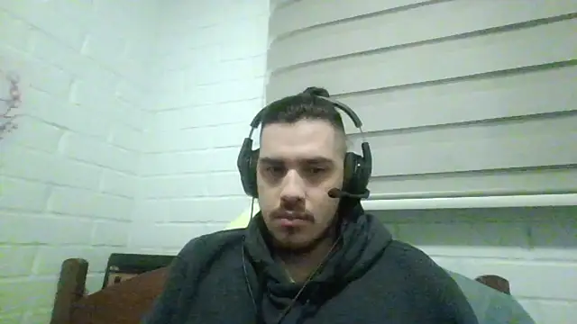 Snapshot of hung_weeb chatting on October 25, 12:40 am hung weeb online show from October 25, 12:40 am