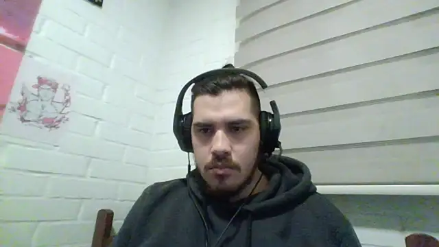 Snapshot of hung_weeb chatting on November 1, 12:56 am hung weeb online show from November 1, 12:56 am