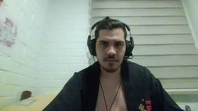 Snapshot of hung_weeb chatting on November 18, 3:34 am hung weeb online show from November 18, 3:34 am