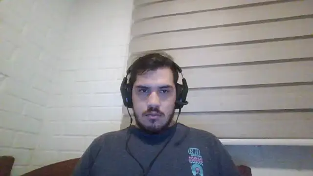 Snapshot of hung_weeb chatting on January 6, 1:42 am hung weeb online show from January 6, 1:42 am