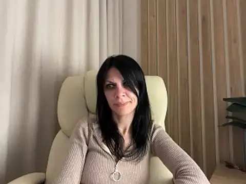Snapshot of InjaAtHome chatting on June 5, 8:25 pm InjaAtHome online show from June 5, 8:25 pm