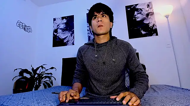 Snapshot of Eiden_allenx chatting on September 21, 9:55 am Eiden allenx online show from September 21, 9:55 am