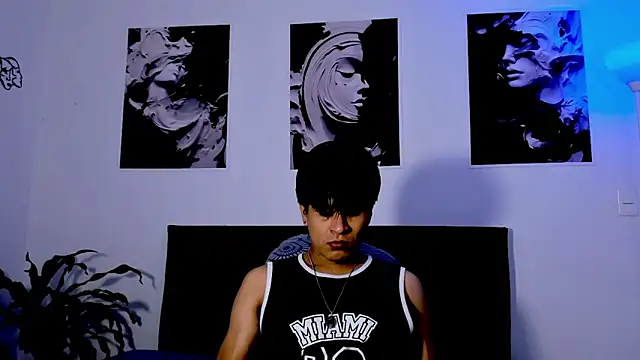 Snapshot of Eiden_allenx chatting on September 30, 1:05 pm Eiden allenx online show from September 30, 1:05 pm