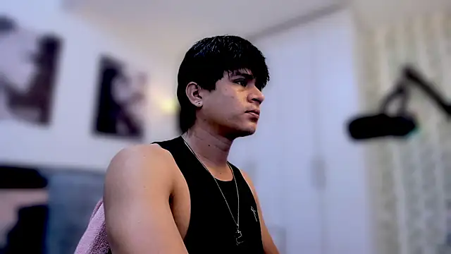 Snapshot of Eiden_allenx chatting on October 19, 2:18 pm Eiden allenx online show from October 19, 2:18 pm