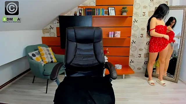 Snapshot of EmillyTaylor chatting on February 3, 7:29 am EmillyTaylor online show from February 3, 7:29 am