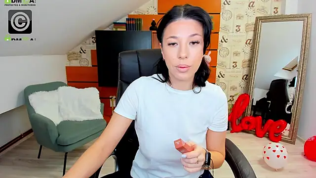 Snapshot of EmillyTaylor chatting on February 19, 4:23 am EmillyTaylor online show from February 19, 4:23 am