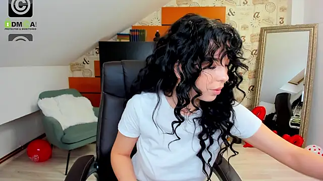 Snapshot of EmillyTaylor chatting on February 21, 4:29 am EmillyTaylor online show from February 21, 4:29 am