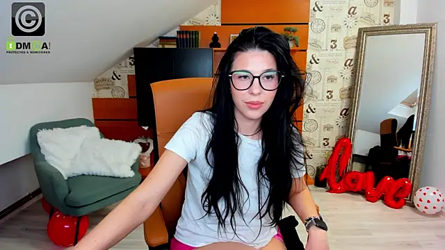 Snapshot of EmillyTaylor chatting on February 27, 10:48 am EmillyTaylor online show from February 27, 10:48 am