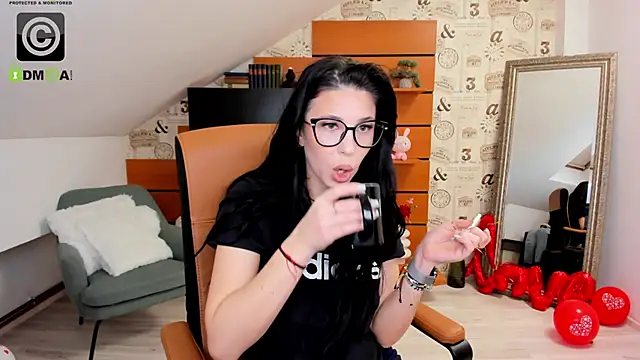 Snapshot of EmillyTaylor chatting on March 13, 4:38 am EmillyTaylor online show from March 13, 4:38 am