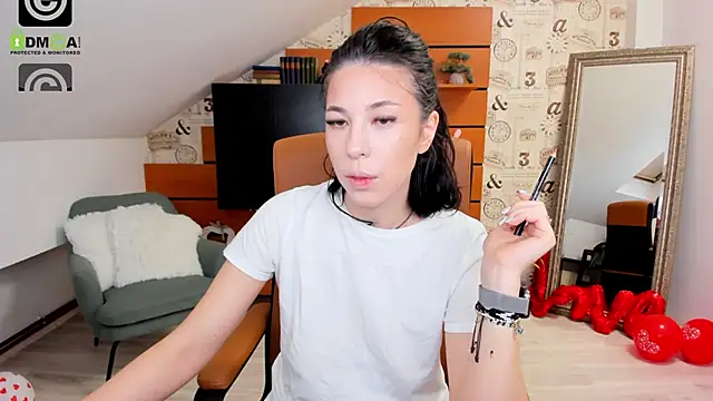 Snapshot of EmillyTaylor chatting on March 14, 4:21 am EmillyTaylor online show from March 14, 4:21 am