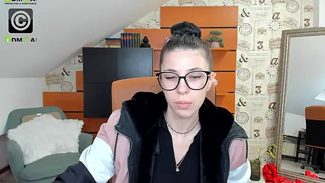 Snapshot of EmillyTaylor chatting on March 22, 4:45 am EmillyTaylor online show from March 22, 4:45 am