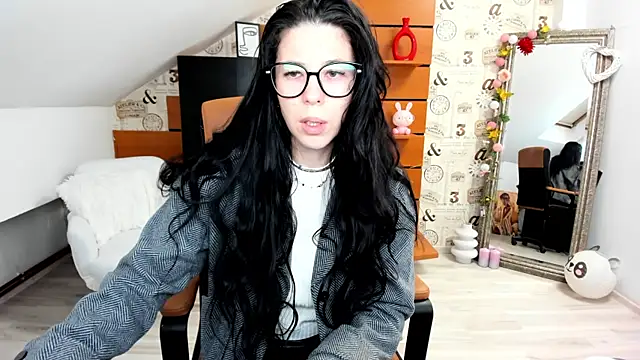 Snapshot of EmillyTaylor chatting on October 10, 2:43 am EmillyTaylor online show from October 10, 2:43 am