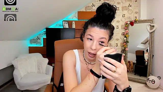 Snapshot of EmillyTaylor chatting on October 23, 3:39 am EmillyTaylor online show from October 23, 3:39 am