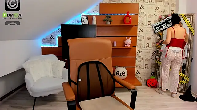 Snapshot of EmillyTaylor chatting on October 28, 4:38 am EmillyTaylor online show from October 28, 4:38 am