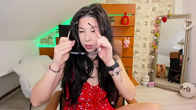 Snapshot of EmillyTaylor chatting on December 4, 4:44 am EmillyTaylor online show from December 4, 4:44 am