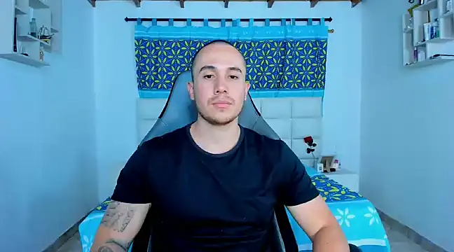 Snapshot of juan__jimenez chatting on January 20, 4:21 am juan jimenez online show from January 20, 4:21 am