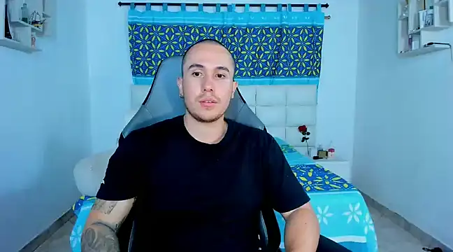 Snapshot of juan__jimenez chatting on January 26, 3:17 am juan jimenez online show from January 26, 3:17 am