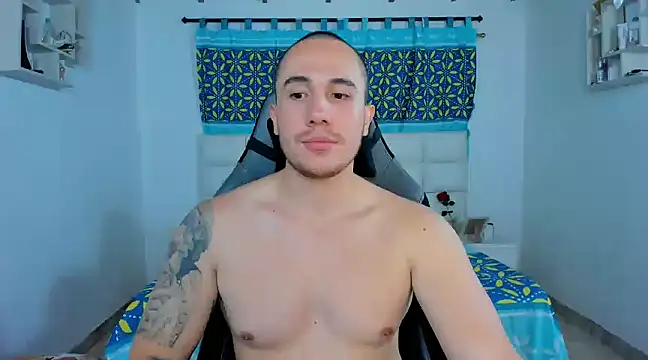 Snapshot of juan__jimenez chatting on February 13, 10:00 pm juan jimenez online show from February 13, 10:00 pm
