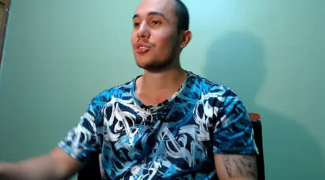 Snapshot of juan__jimenez chatting on February 22, 7:45 am juan jimenez online show from February 22, 7:45 am