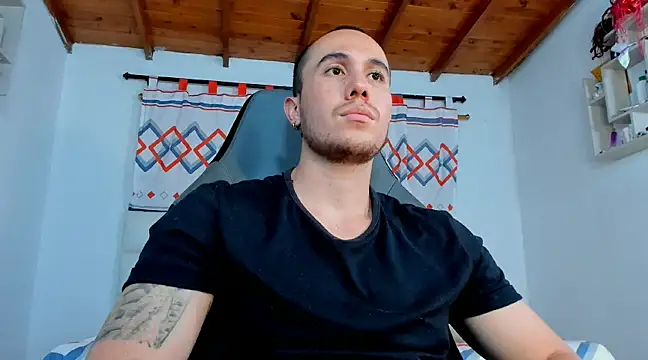 Snapshot of juan__jimenez chatting on March 18, 9:32 pm juan jimenez online show from March 18, 9:32 pm