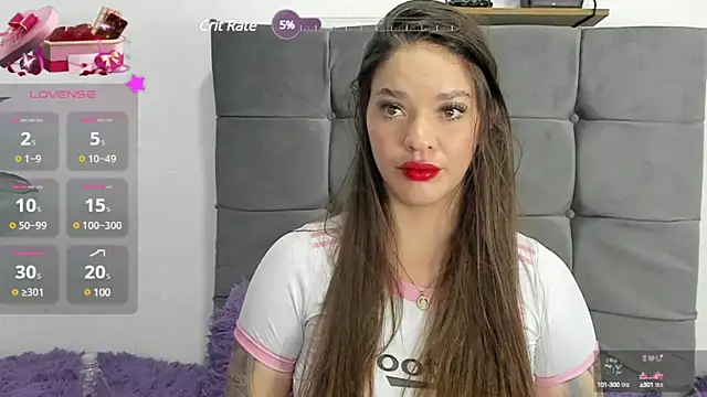 Snapshot of zoe69x chatting on February 2, 9:40 am zoe69x online show from February 2, 9:40 am