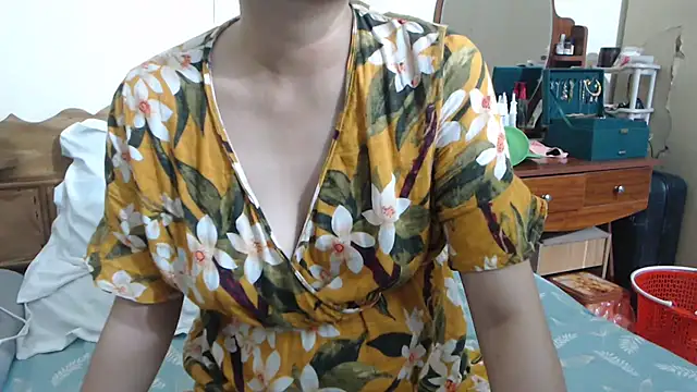 Snapshot of Beauty_Asian_Tina chatting on October 12, 3:05 am Beauty Asian Tina online show from October 12, 3:05 am