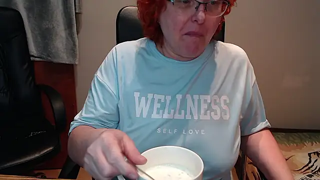 Snapshot of JoannaAndNeighbour chatting on December 8, 4:28 pm JoannaAndNeighbour online show from December 8, 4:28 pm