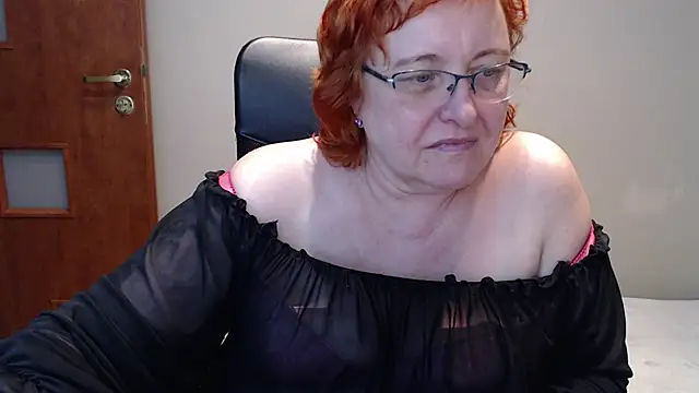 Snapshot of JoannaAndNeighbour chatting on December 11, 2:22 pm JoannaAndNeighbour online show from December 11, 2:22 pm