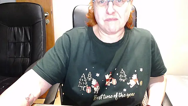 Snapshot of JoannaAndNeighbour chatting on December 26, 9:11 am JoannaAndNeighbour online show from December 26, 9:11 am