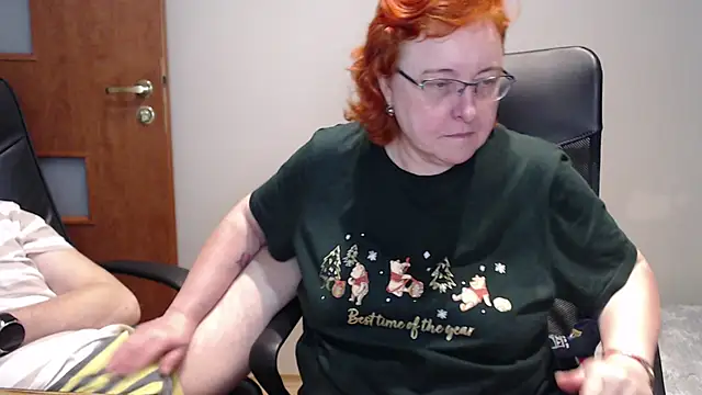 Snapshot of JoannaAndNeighbour chatting on December 29, 11:40 am JoannaAndNeighbour online show from December 29, 11:40 am