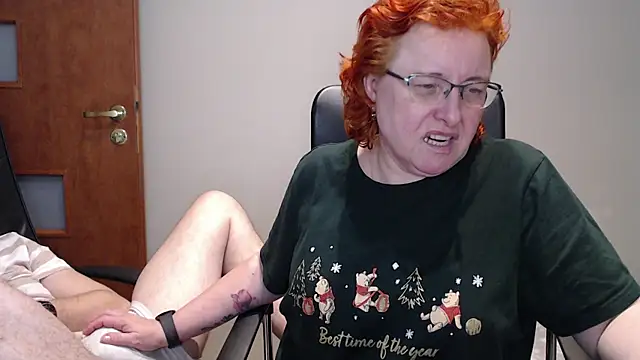 Snapshot of JoannaAndNeighbour chatting on December 30, 8:47 pm JoannaAndNeighbour online show from December 30, 8:47 pm