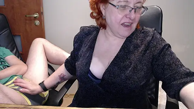 Snapshot of JoannaAndNeighbour chatting on January 4, 3:28 pm JoannaAndNeighbour online show from January 4, 3:28 pm