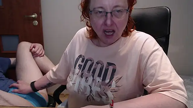 Snapshot of JoannaAndNeighbour chatting on January 10, 9:23 am JoannaAndNeighbour online show from January 10, 9:23 am